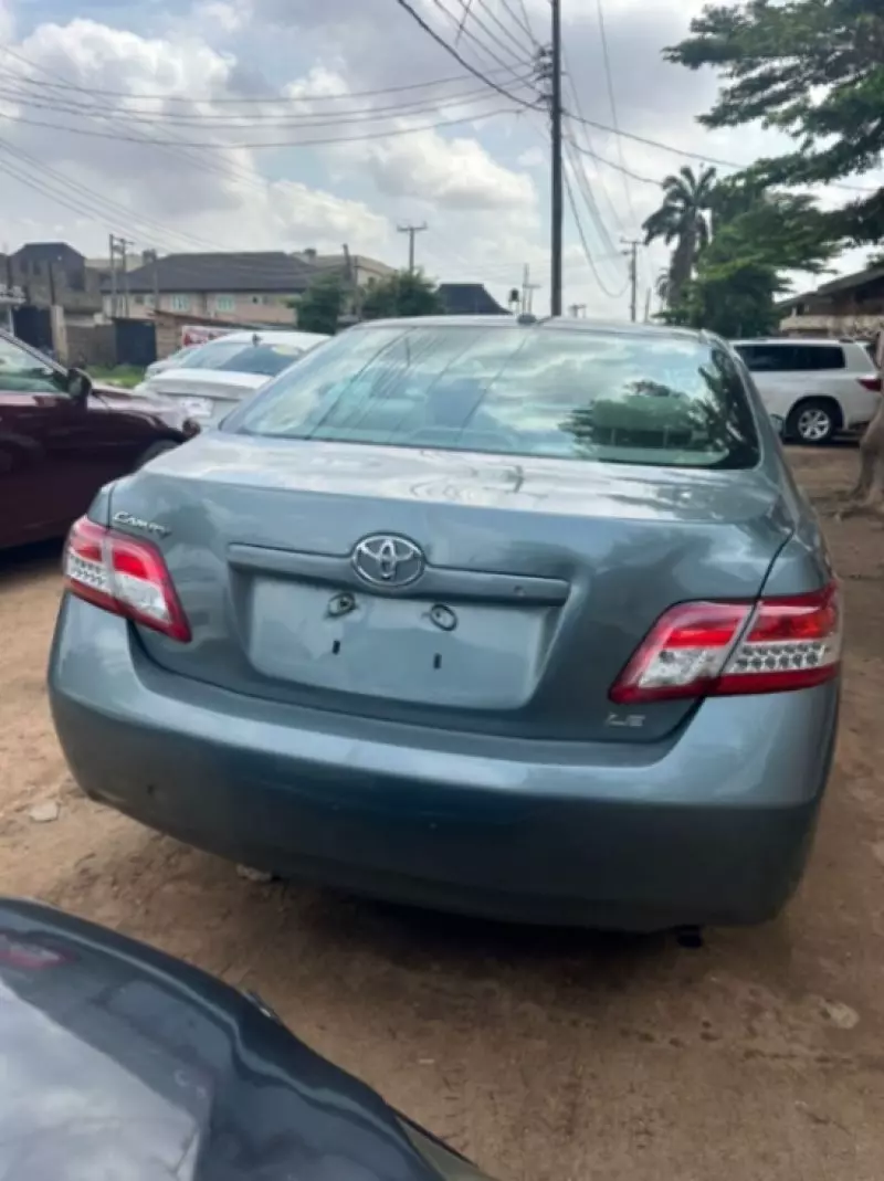 Toyota camry   - 2011