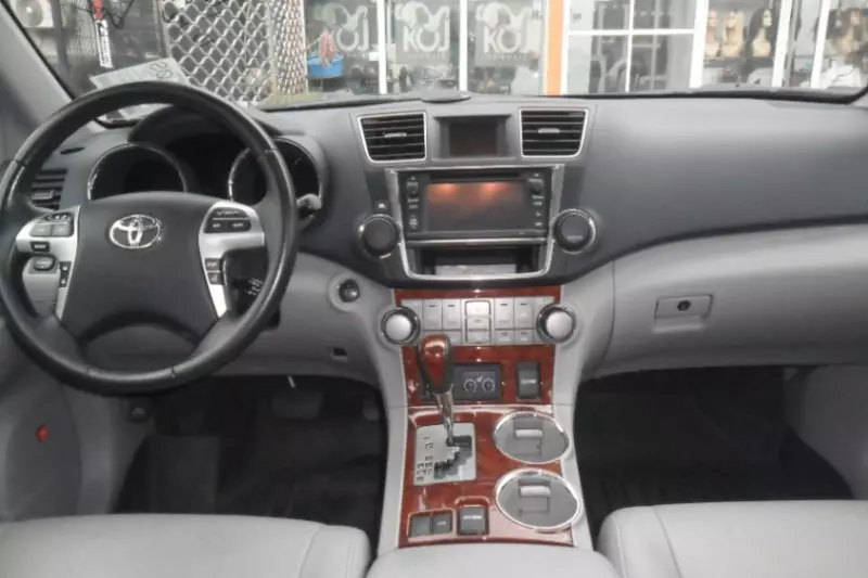Toyota Highlander   - 2013