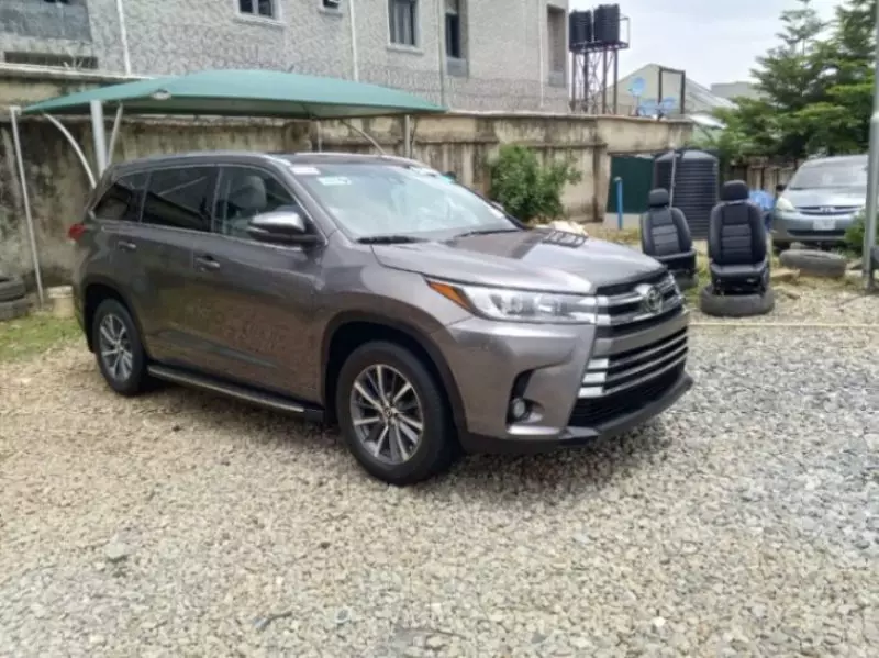 Toyota Highlander   - 2017