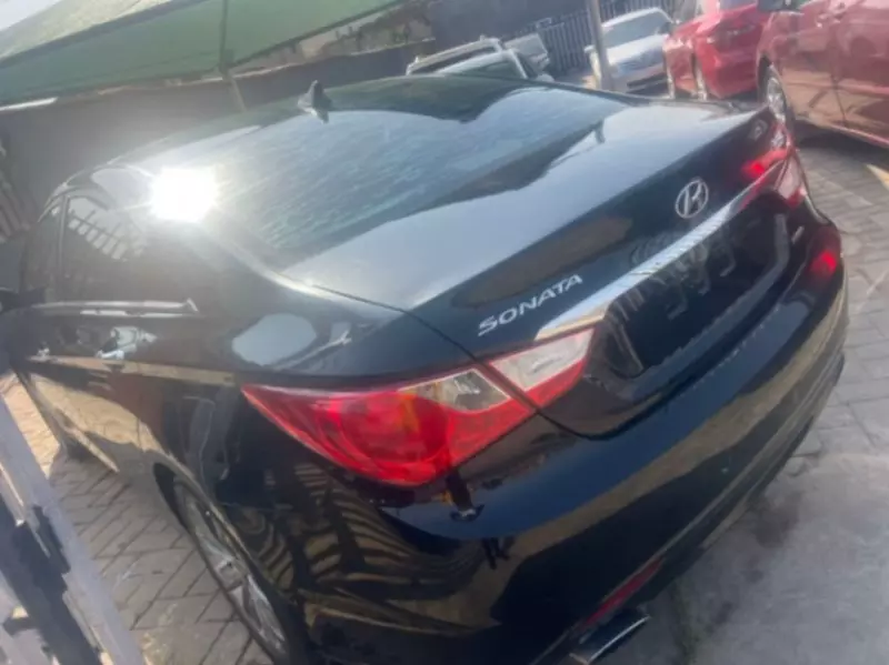 Hyundai Sonata   - 2011