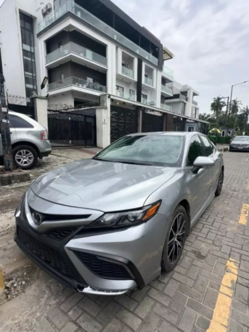 Toyota camry   - 2024