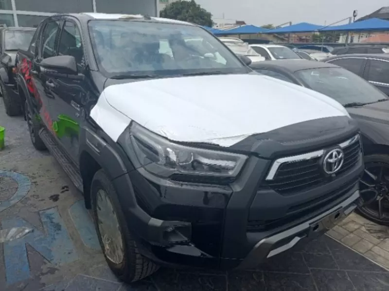 Toyota Hilux   - 2025