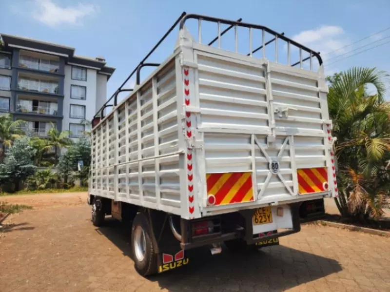 Isuzu NPR   - 2015
