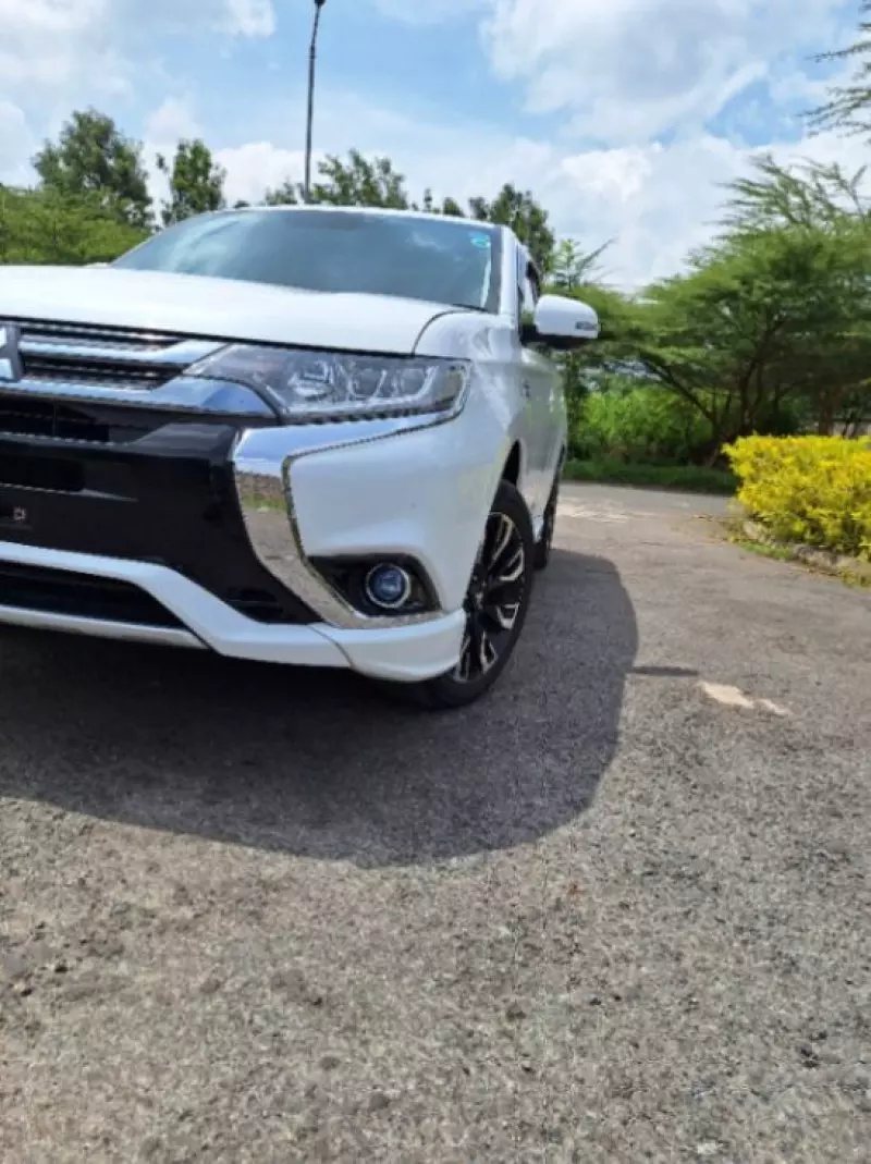 Mitsubishi OUTLANDER   - 2016