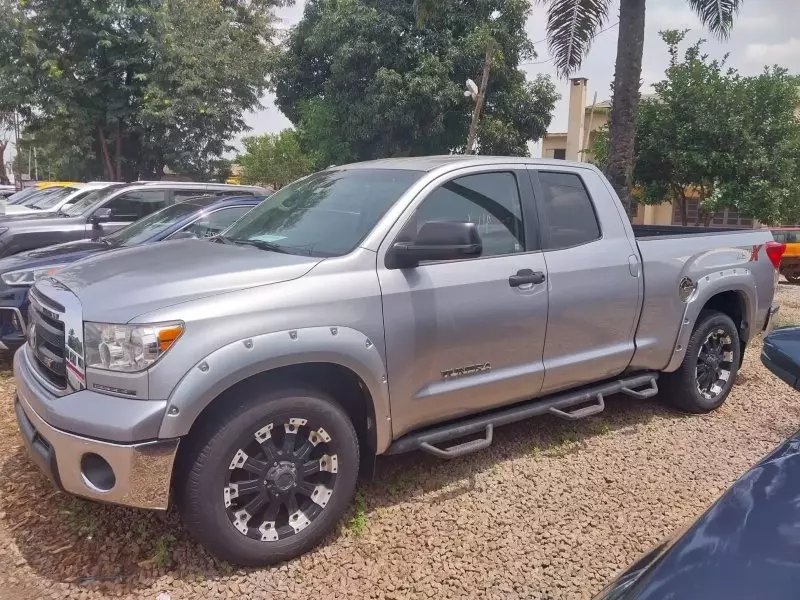 Toyota Tundra   - 2012
