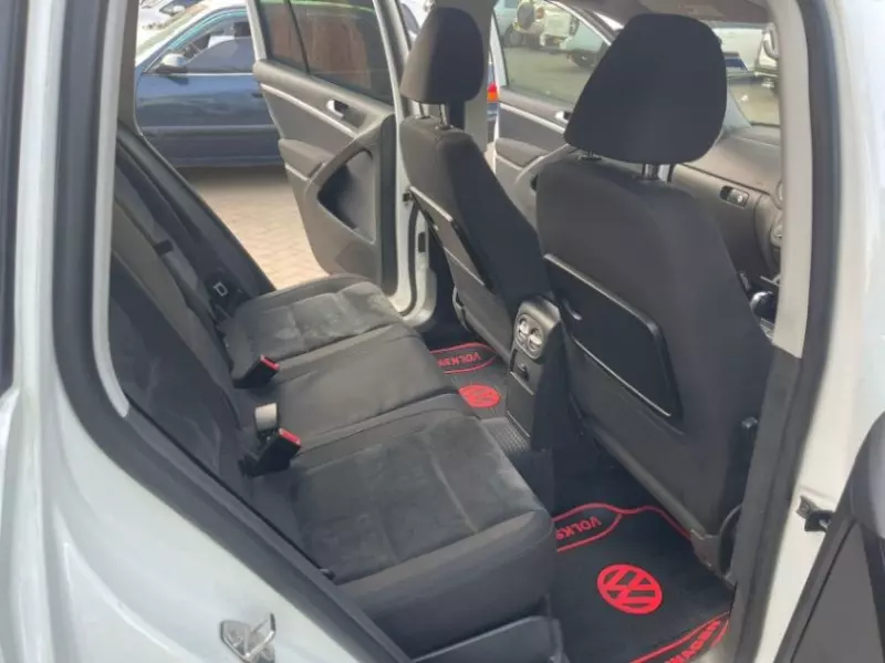Volkswagen Tiguan   - 2014