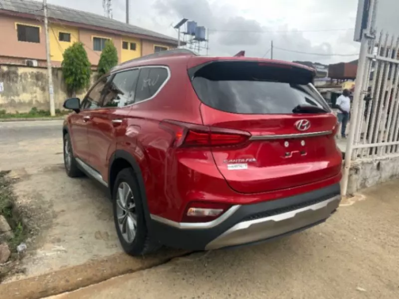 Hyundai Santa Fe   - 2019