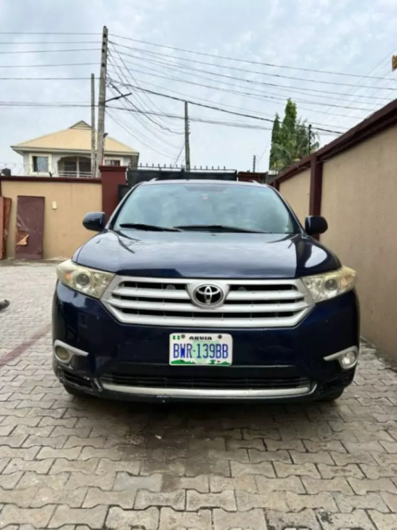 Toyota Highlander   - 2012