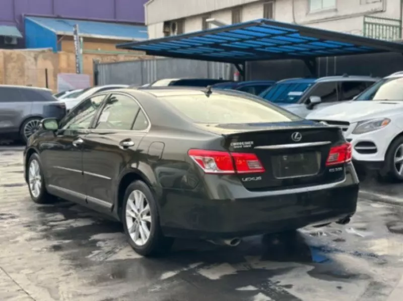 Lexus ES 350   - 2010