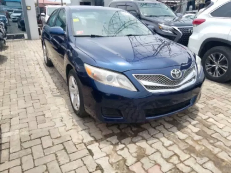 Toyota Camry   - 2010