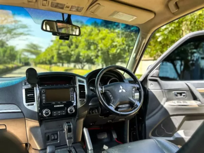 Mitsubishi Pajero   - 2015