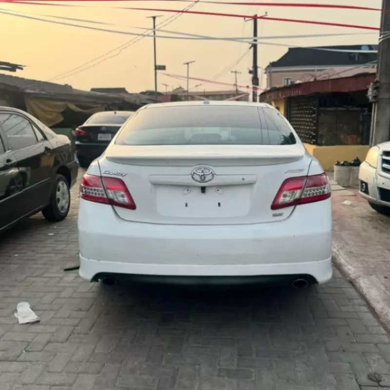 Toyota Camry   - 2011