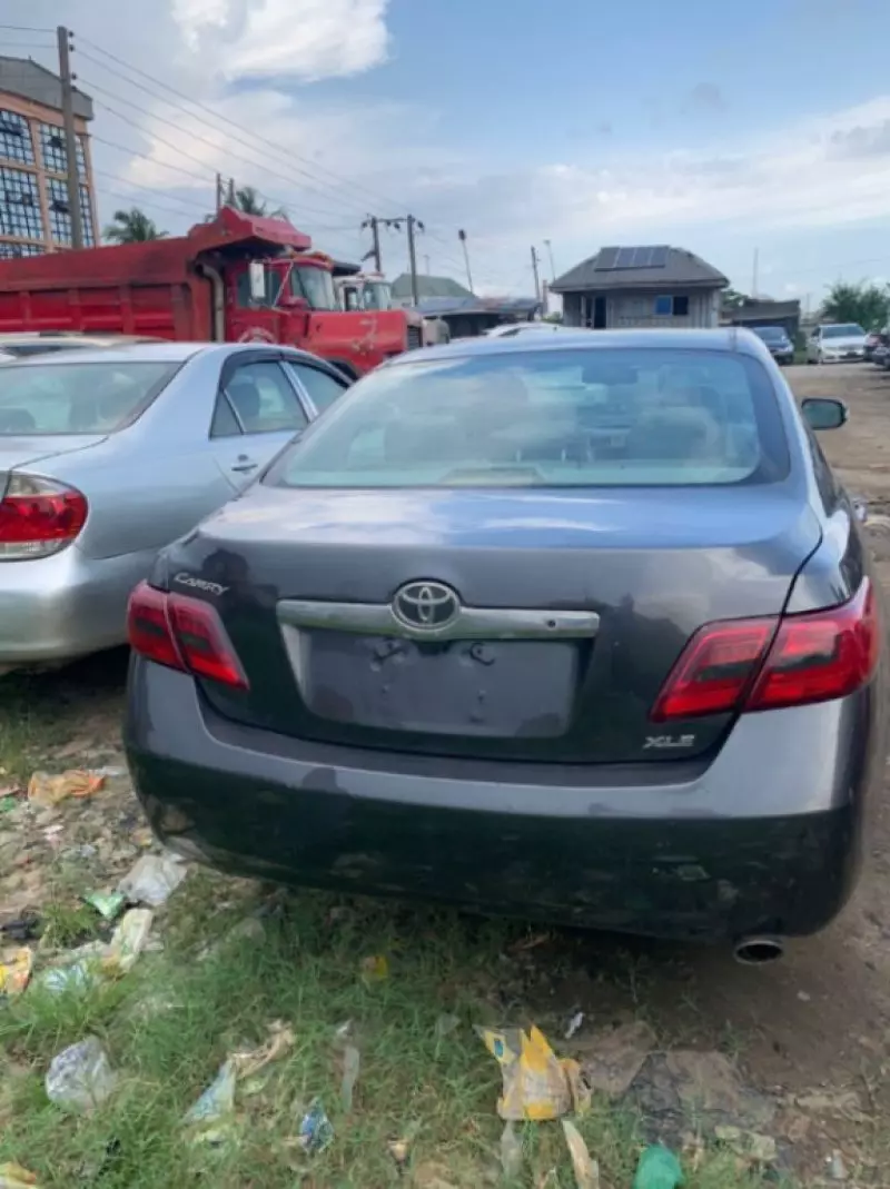 Toyota Camry   - 2009