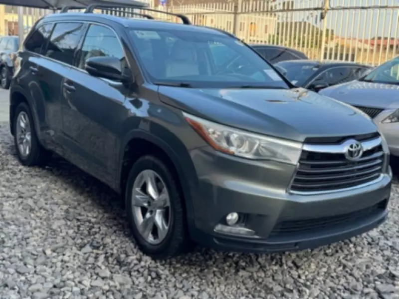 Toyota Highlander   - 2015