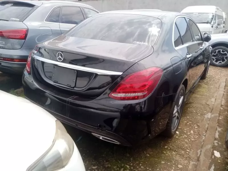 Mercedes-Benz C 200   - 2012