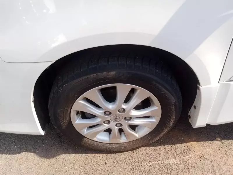 Toyota Noah   - 2012