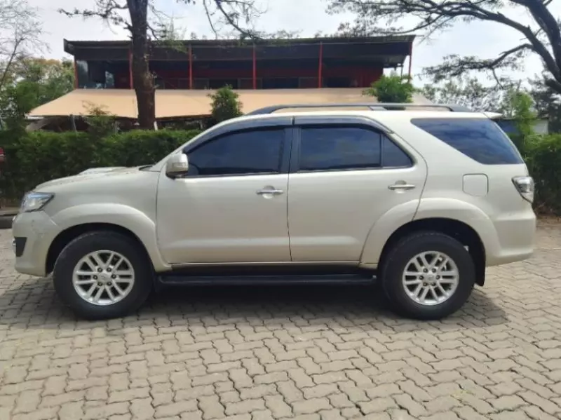 Toyota Fortuner   - 2006