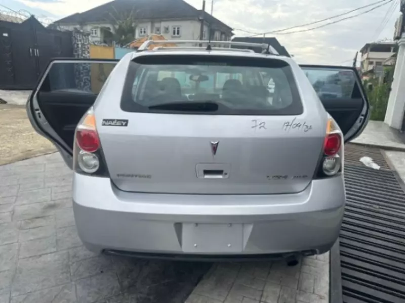 Pontiac Vibe   - 2009