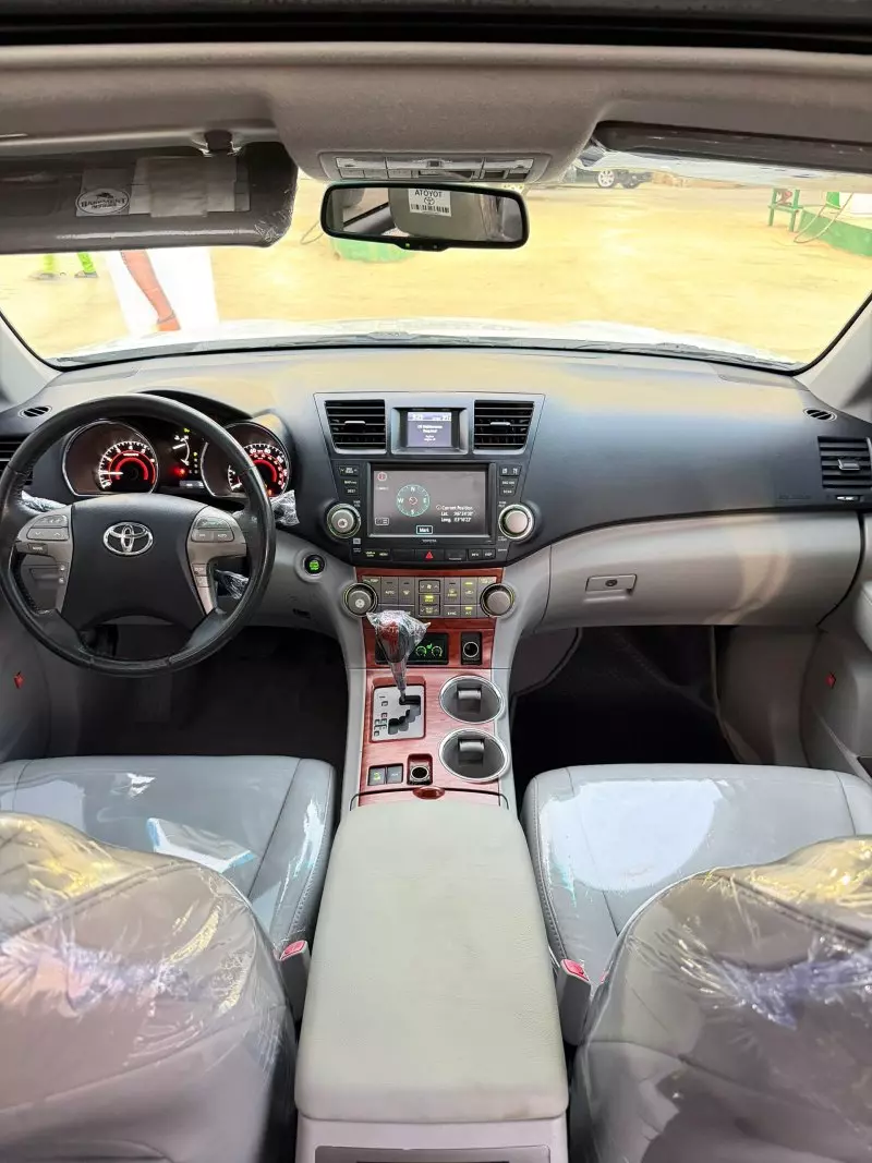 Toyota Highlander   - 2010