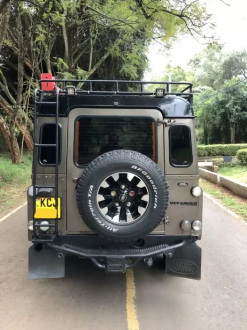 Land Rover Defender   - 2011