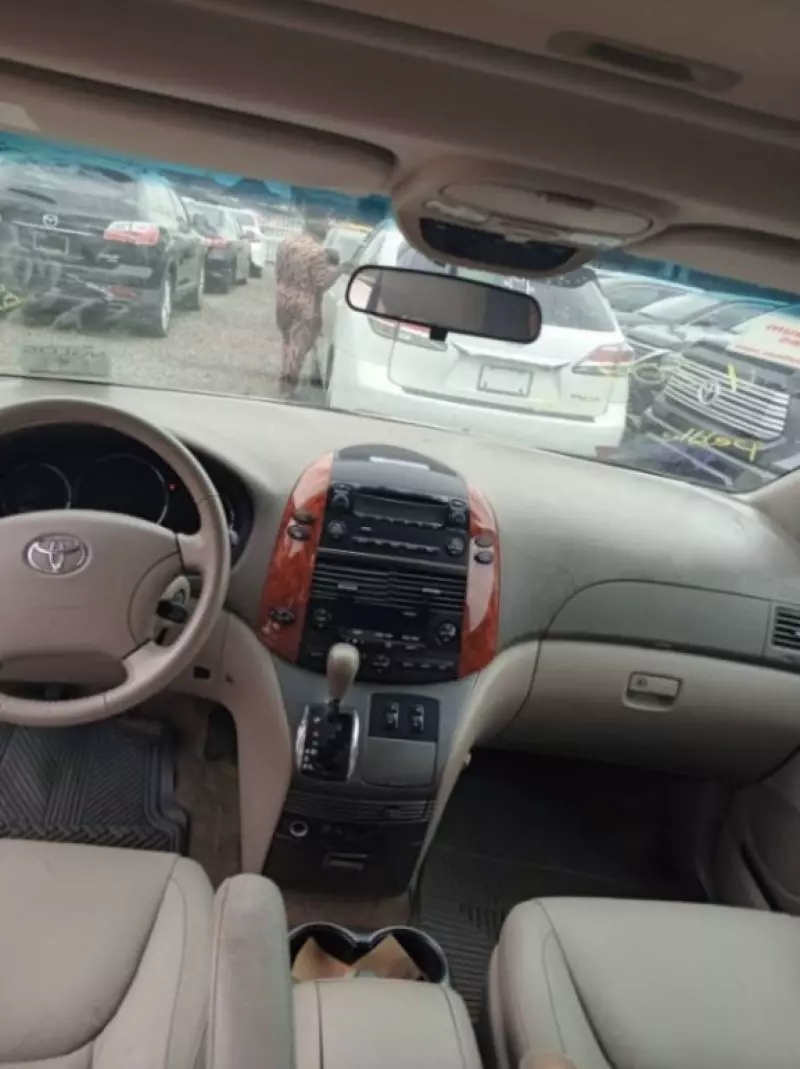 Toyota Sienna - 2006