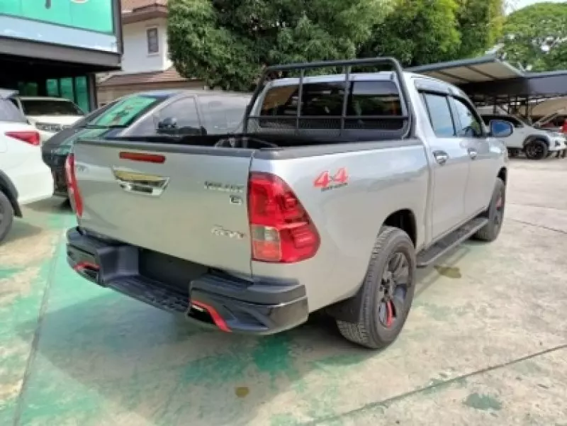 Toyota Hilux   - 2016