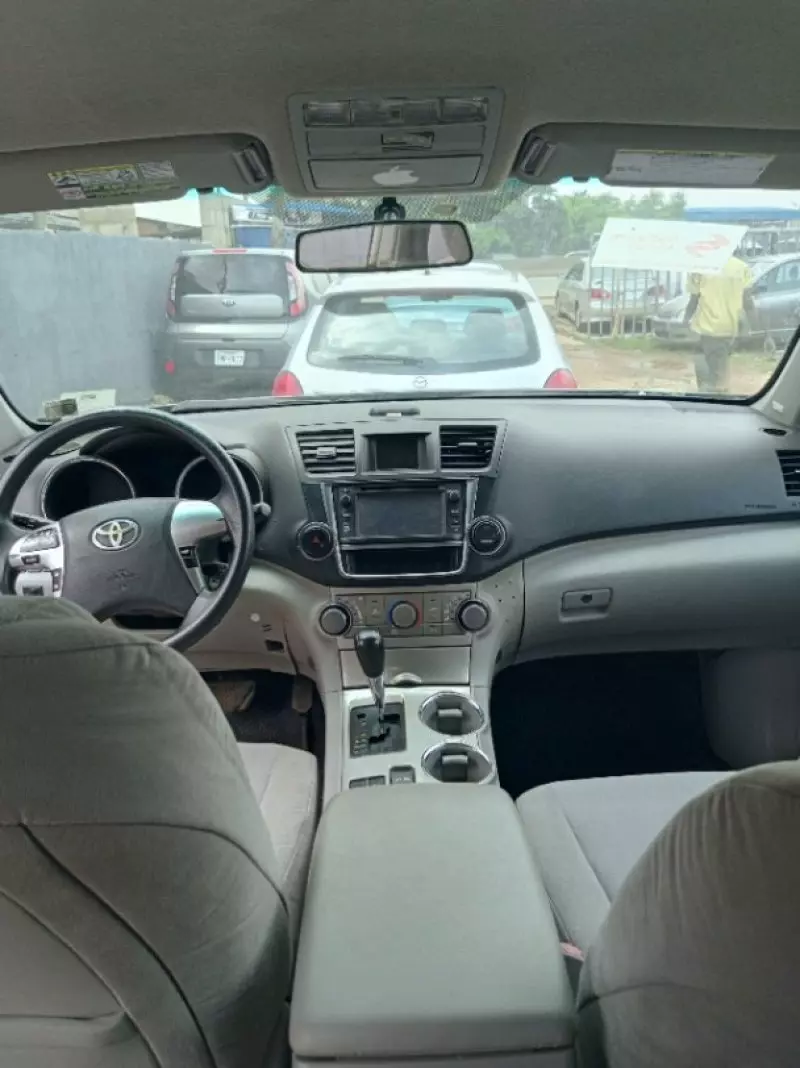 Toyota Highlander   - 2013
