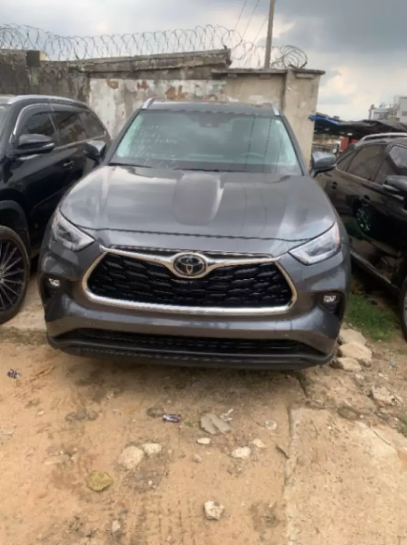 Toyota Highlander   - 2022