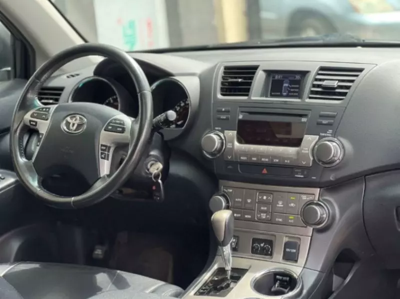 Toyota Highlander   - 2012
