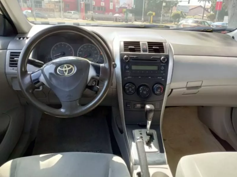 Toyota Corolla   - 2010