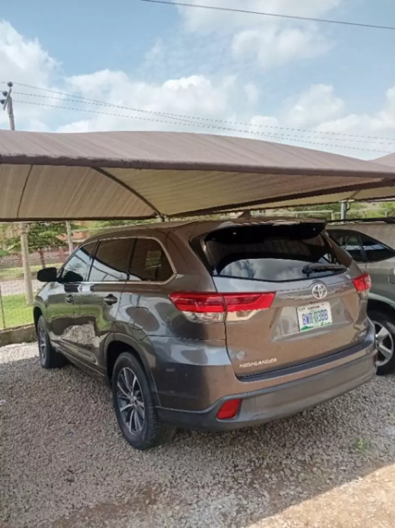 Toyota Highlander   - 2017