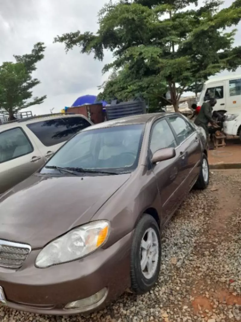 Toyota corolla   - 2005