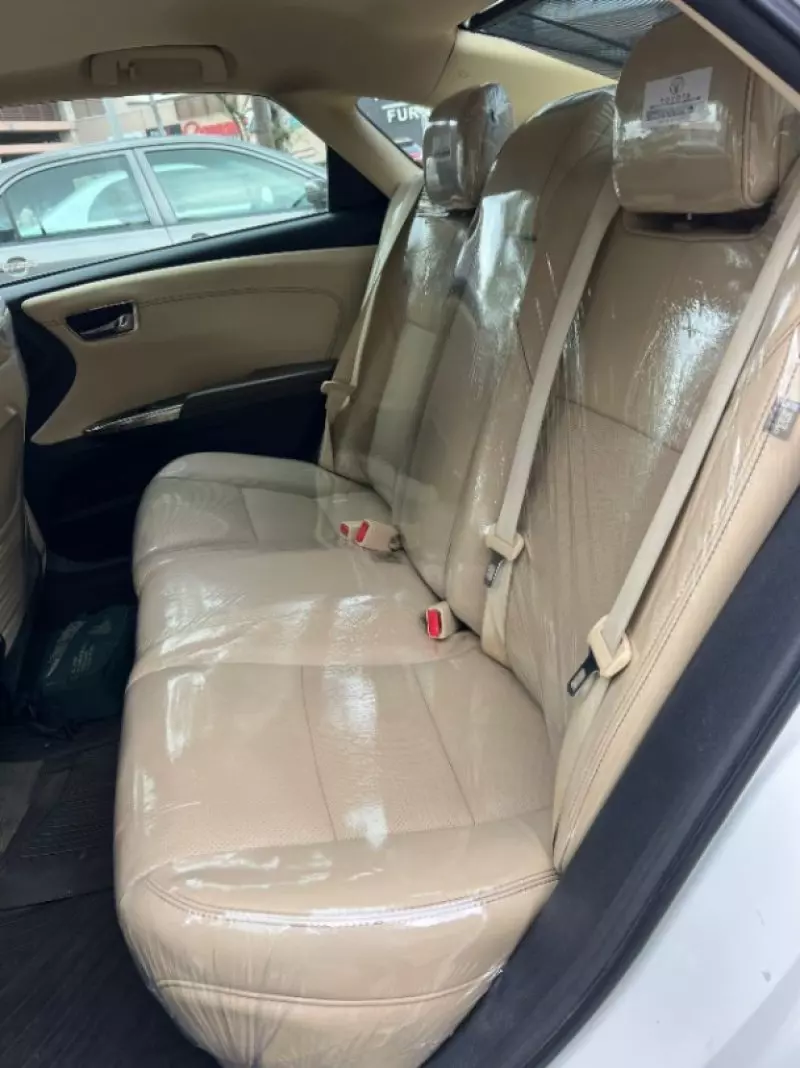 Toyota Avalon   - 2013