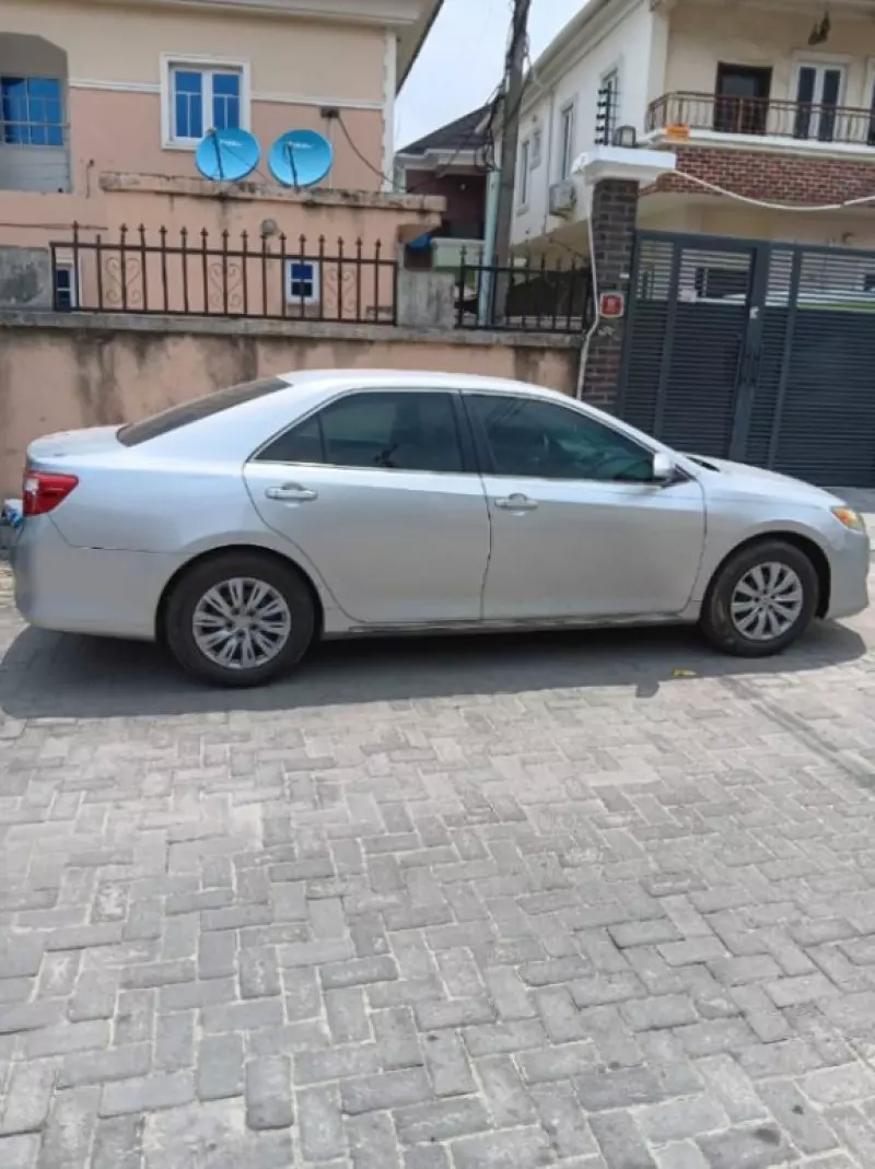 Toyota Camry - 2012