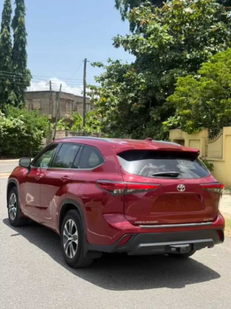 Toyota Highlander   - 2021