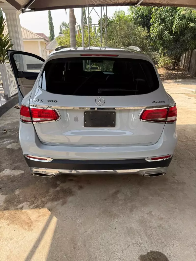 Mercedes-Benz GLC 300   - 2017
