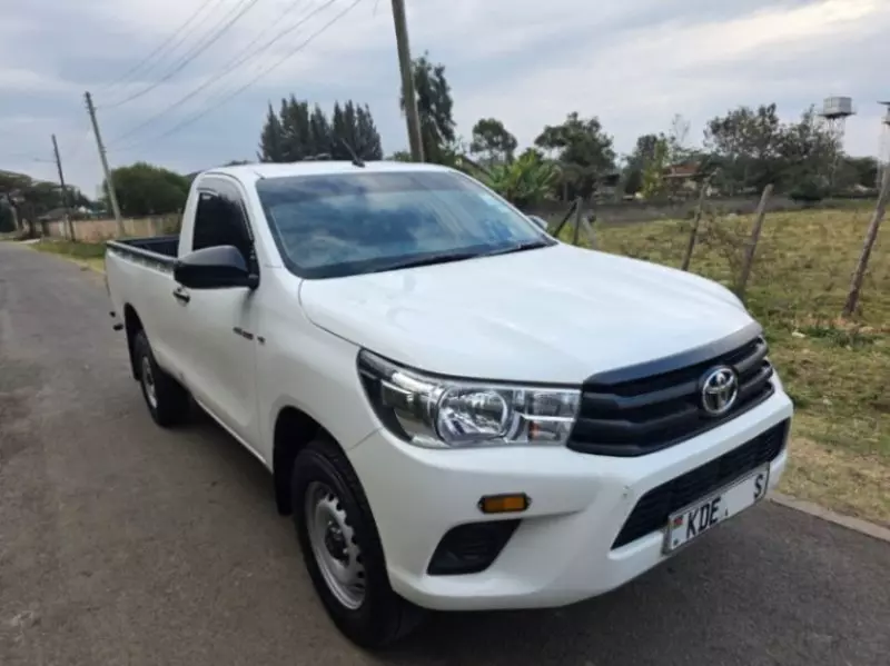 Toyota Hilux   - 2021