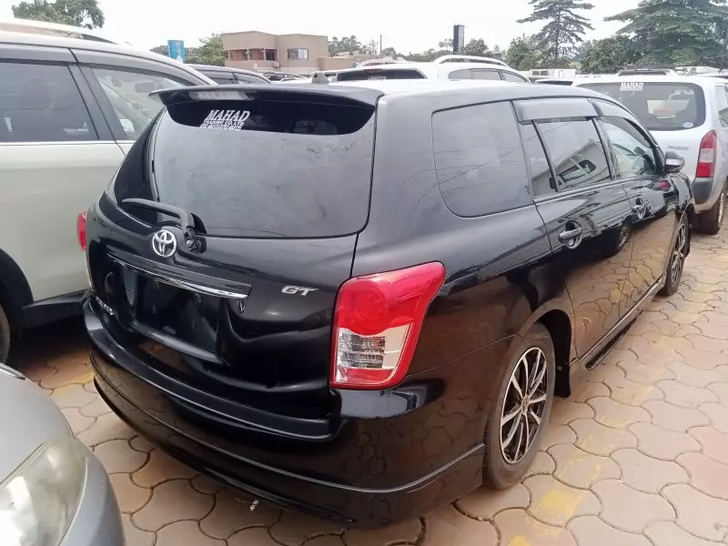 Toyota Fielder    - 2012