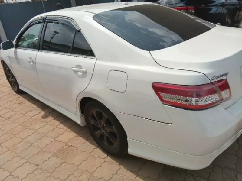 Toyota Camry   - 2011