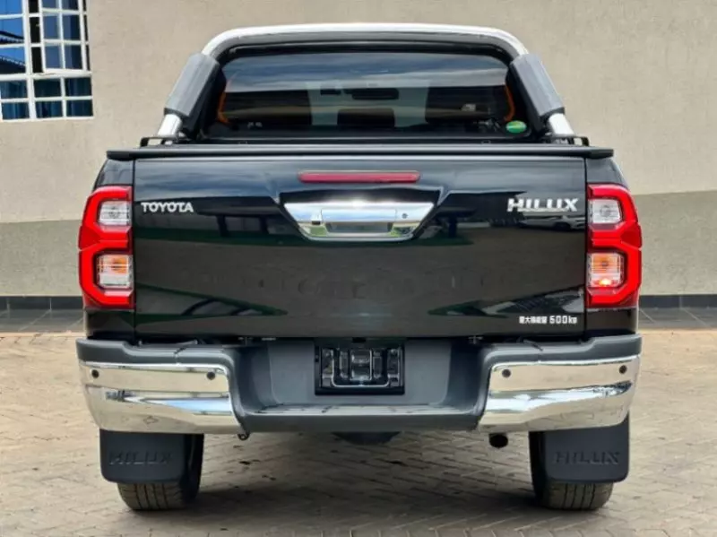 Toyota Hilux   - 2020