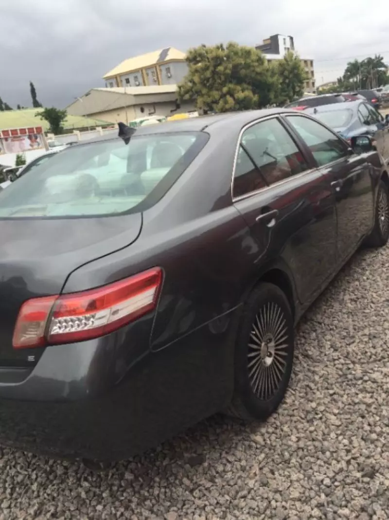 Toyota Camry   - 2009