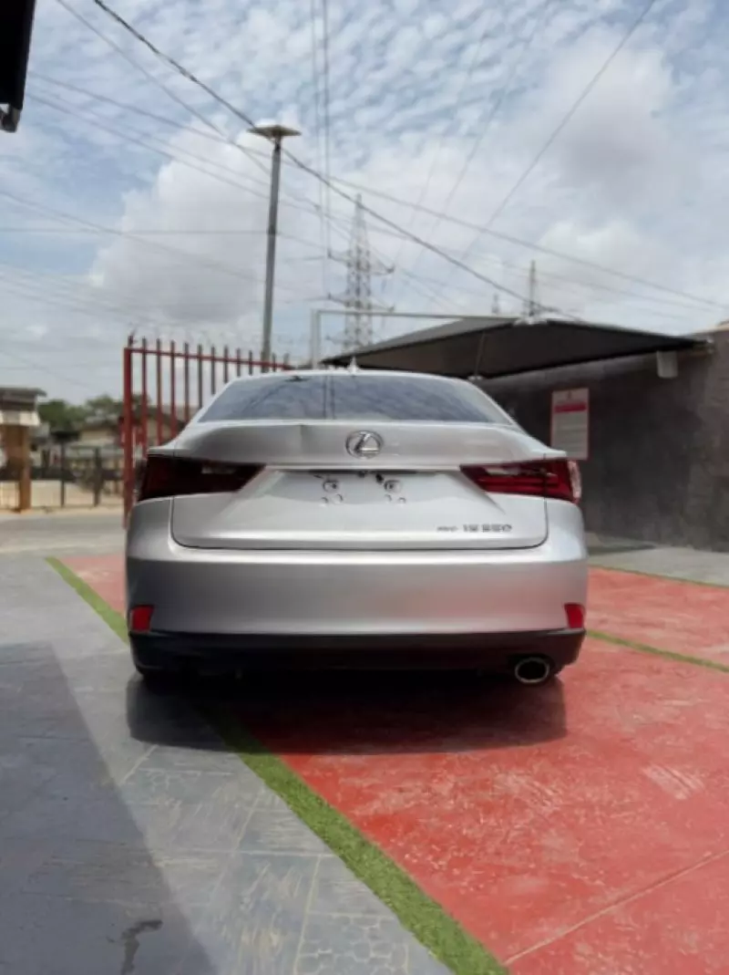 Lexus IS   - 2014