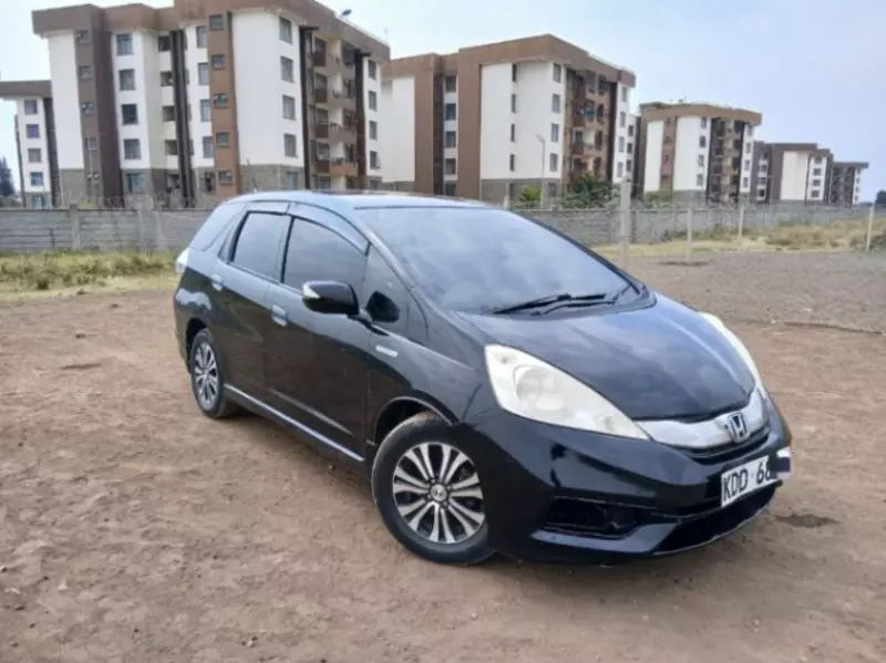 Honda Fit shuttle    - 2014