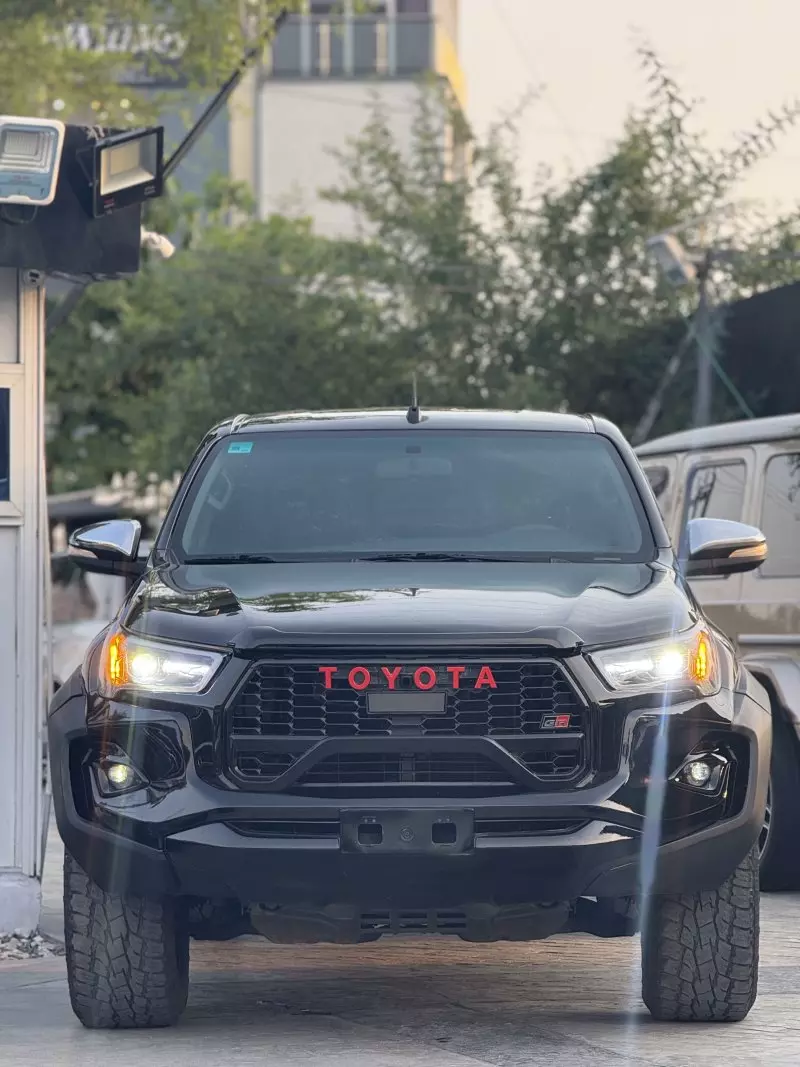 Toyota Hilux    - 2017