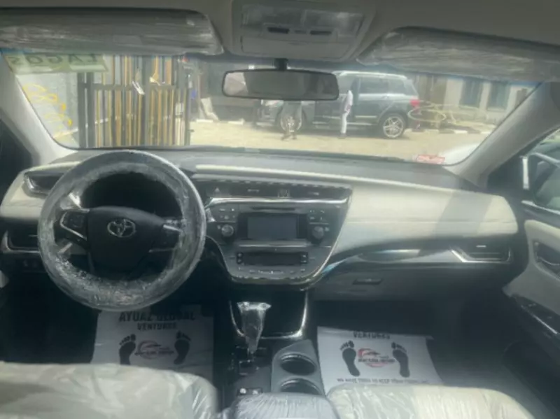 Toyota Avalon   - 2013