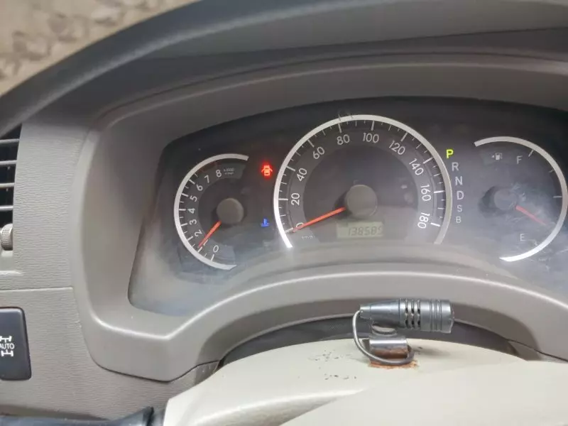 Toyota Isis    - 2013