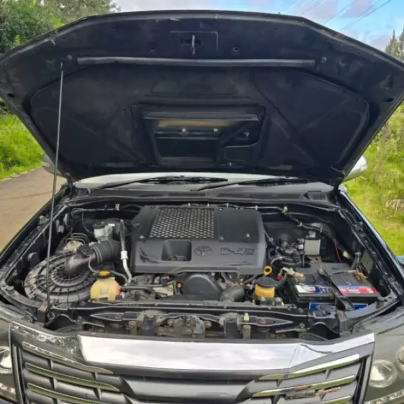 Toyota Hilux   - 2013