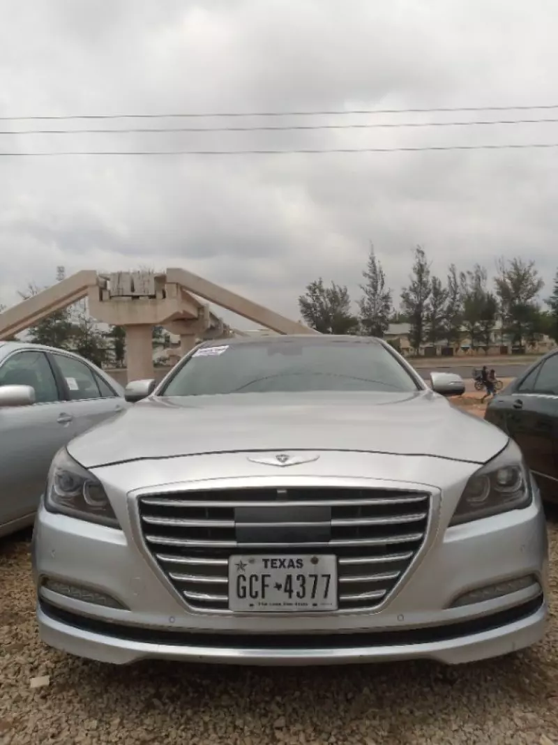 Hyundai Genesis   - 2018