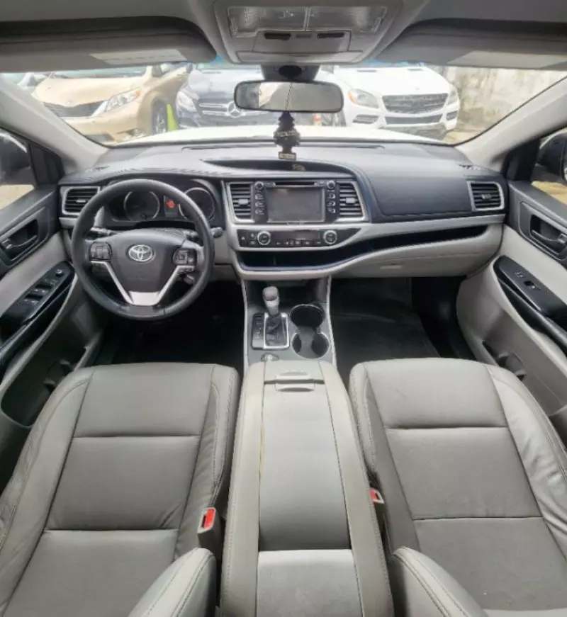 Toyota Highlander   - 2017