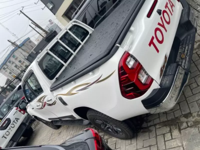 Toyota Hilux   - 2025